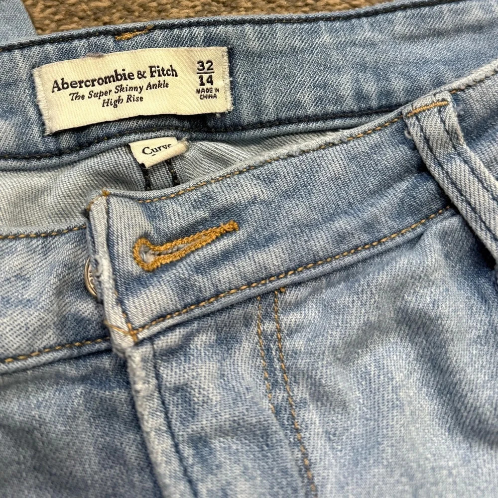 Abercrombie & Firch Curve Love Super Skinny Ankle High Rise light wash size 32 - Picture 8 of 8